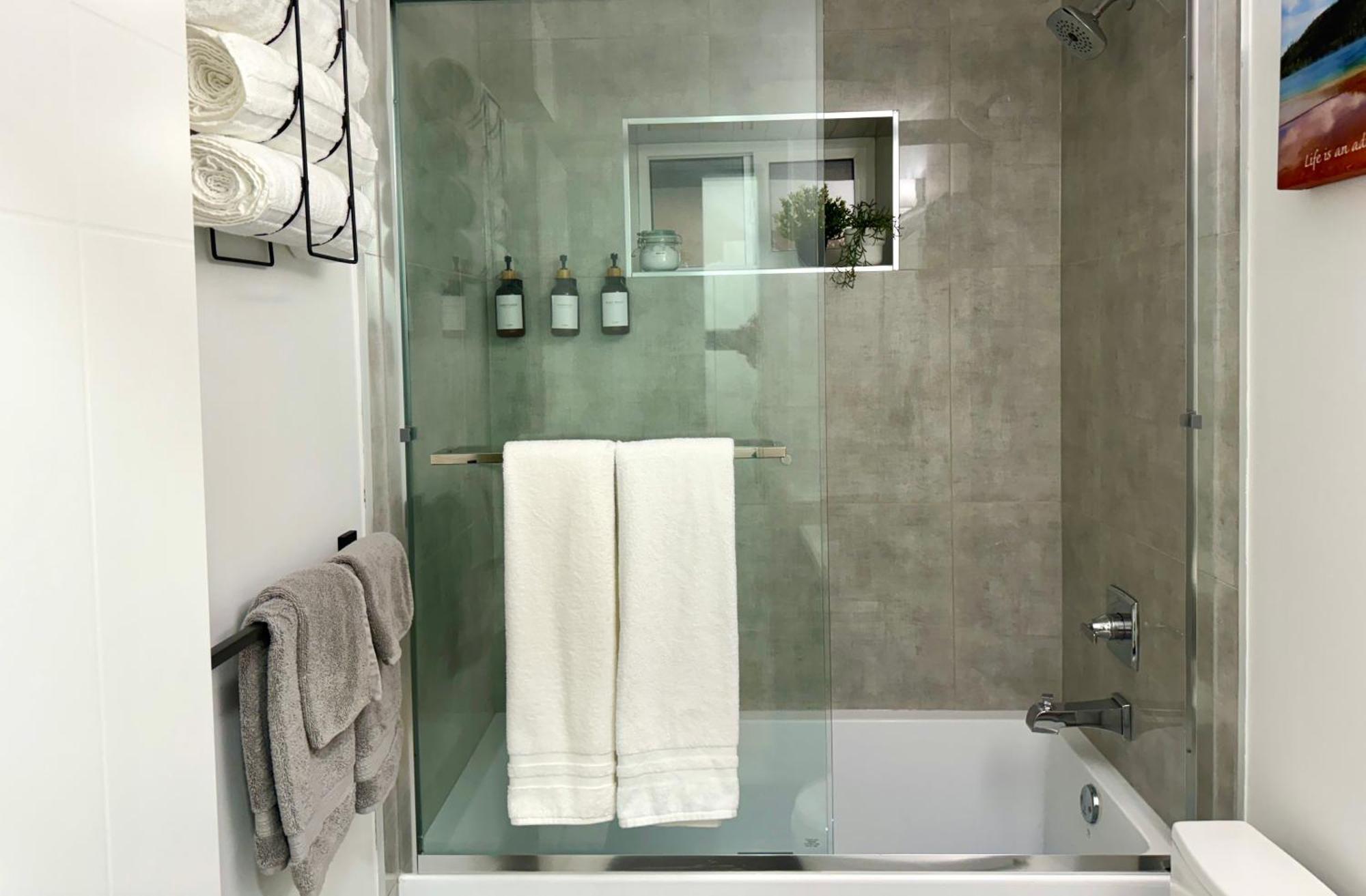 The Sunset Haven- Cozy 2Br Basement Suite Near White Rock 素里 外观 照片