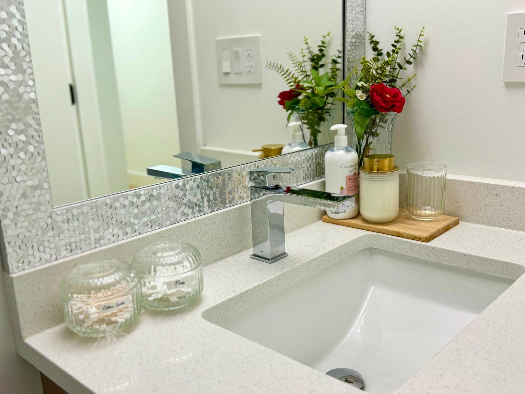 The Sunset Haven- Cozy 2Br Basement Suite Near White Rock 素里 外观 照片