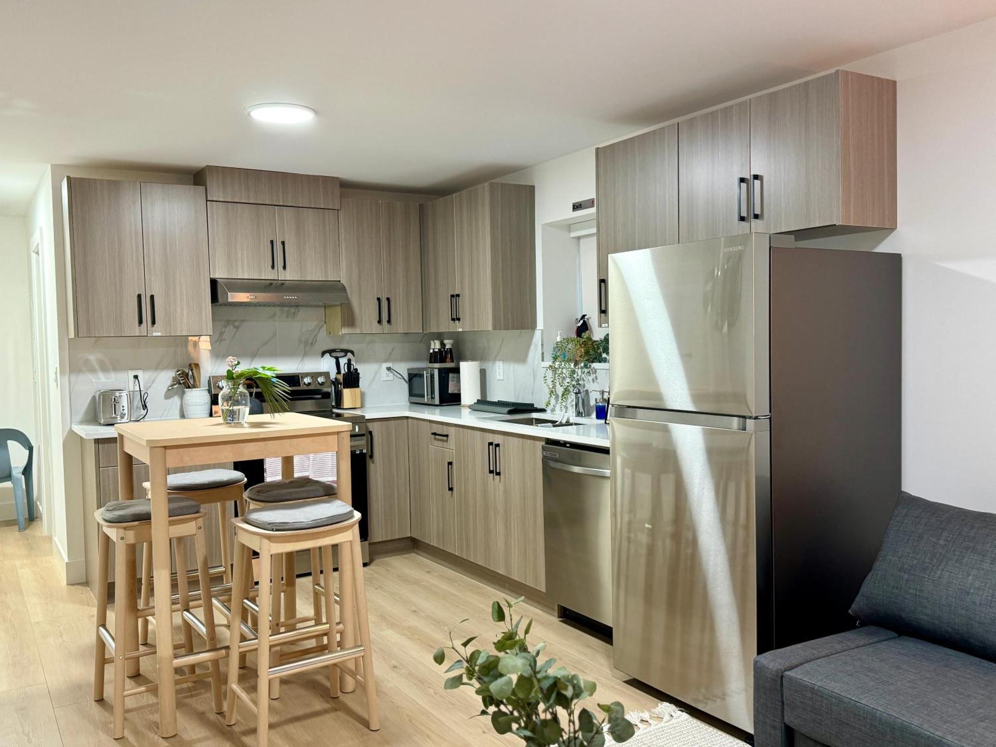 The Sunset Haven- Cozy 2Br Basement Suite Near White Rock 素里 外观 照片