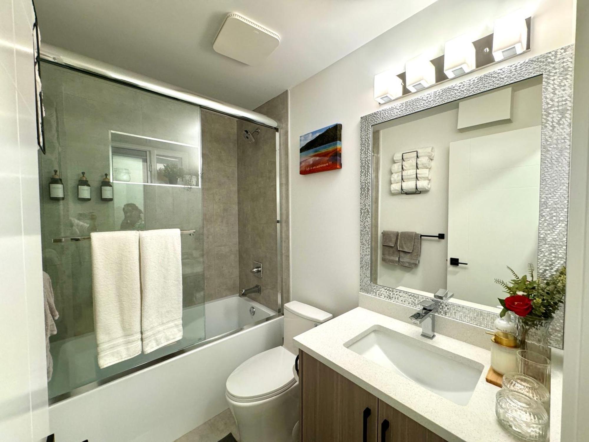 The Sunset Haven- Cozy 2Br Basement Suite Near White Rock 素里 外观 照片